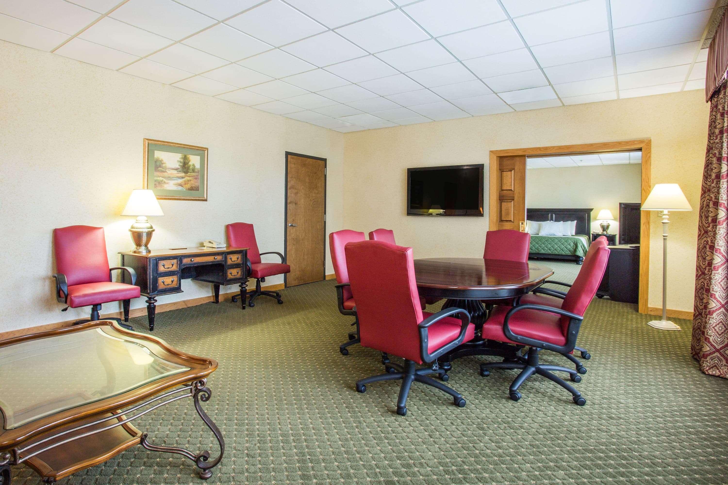 Days Inn & Suites By Wyndham Sutton Flatwoods Exterior foto