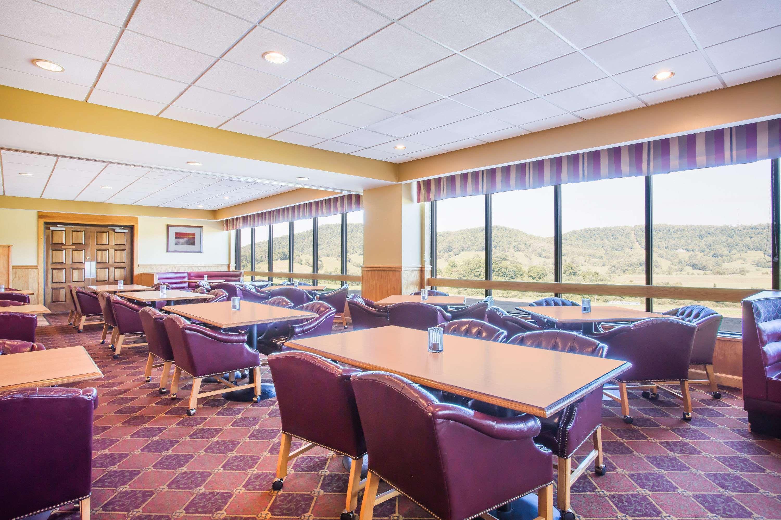 Days Inn & Suites By Wyndham Sutton Flatwoods Exterior foto